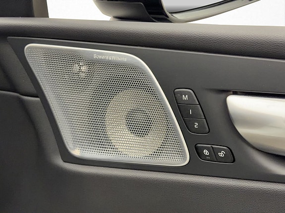 Volvo XC60 13 of 30