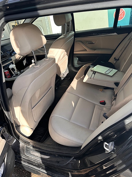 BMW 520d 2 of 5