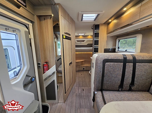 Knaus SKY I 700 LG *Tvärbädd *Taksäng *Truma 2 of 21