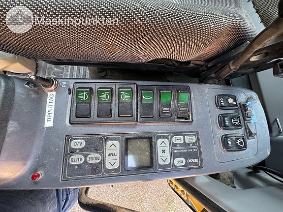 Komatsu PW140 18 of 27