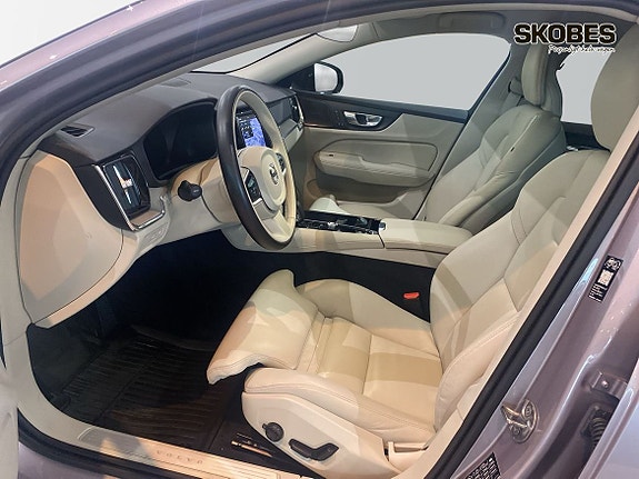 Volvo V60 9 of 30