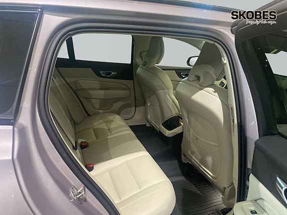 Volvo V60 11 of 30