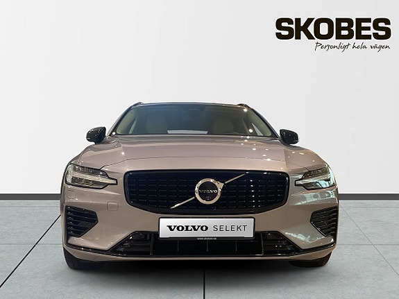 Volvo V60 2 of 30