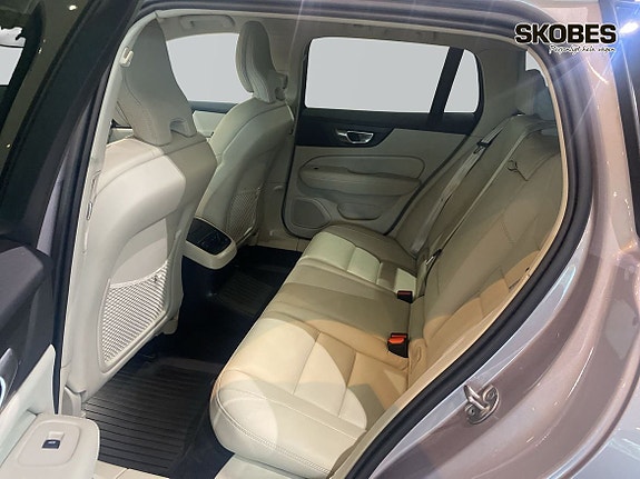 Volvo V60 10 of 30