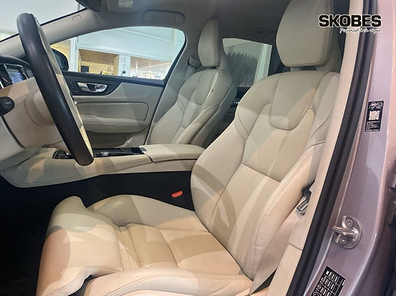 Volvo V60 25 of 30