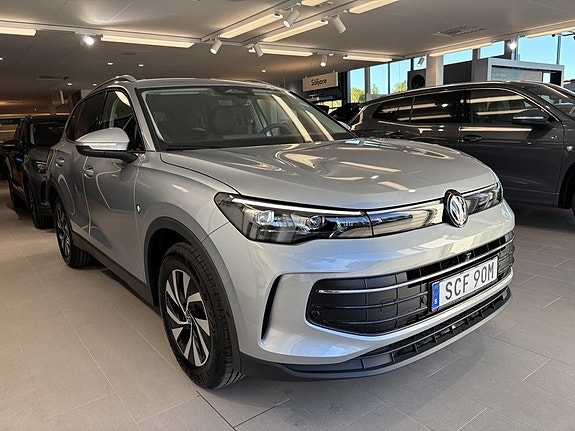 Volkswagen Tiguan 3 of 22