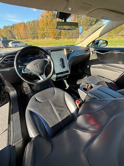 Tesla Model S 5 of 5