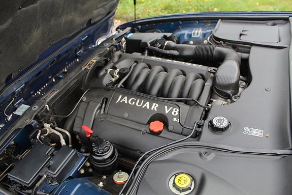 Jaguar XJ 8 of 11