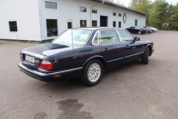 Jaguar XJ 7 of 11