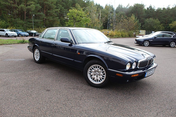 Jaguar XJ 5 of 11