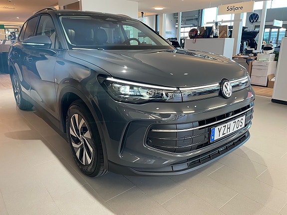 Volkswagen Tiguan 3 of 22