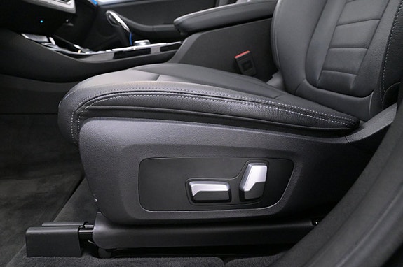 BMW iX3 12 of 27