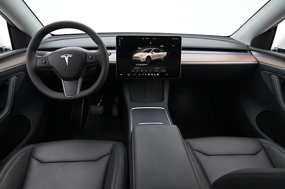 Tesla Model Y 6 of 27