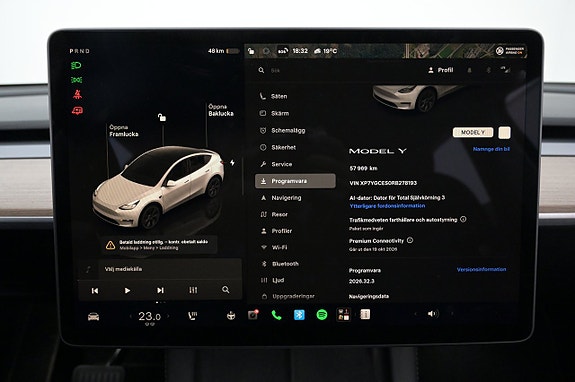 Tesla Model Y 14 of 27