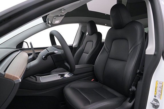 Tesla Model Y 9 of 27