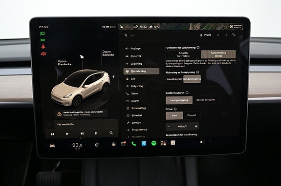 Tesla Model Y 16 of 27