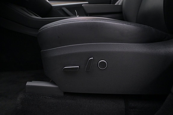 Tesla Model Y 11 of 27