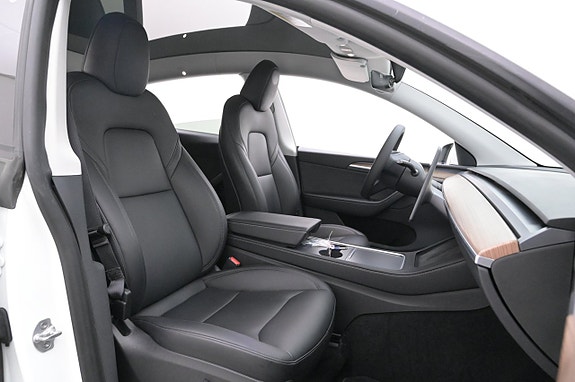 Tesla Model Y 12 of 27