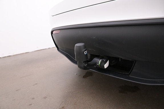 Tesla Model Y 26 of 27