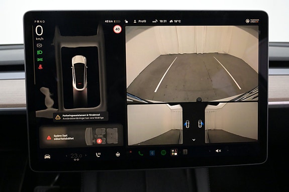 Tesla Model Y 18 of 27