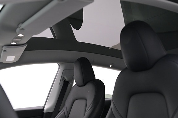 Tesla Model Y 25 of 27