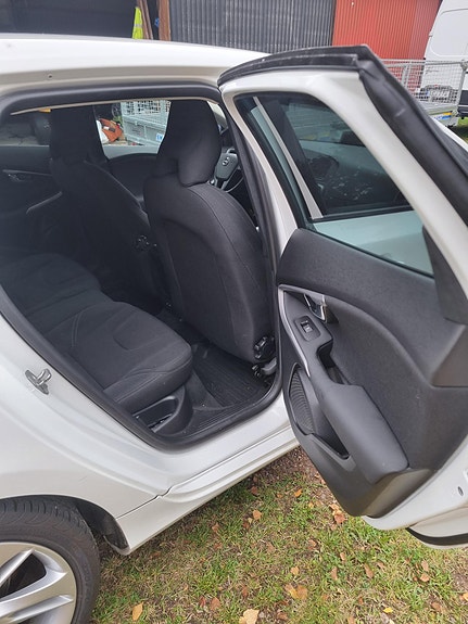 Volvo V40 10 of 14