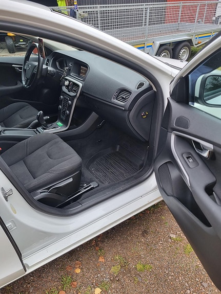 Volvo V40 11 of 14