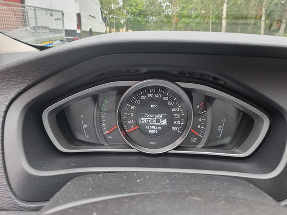 Volvo V40 12 of 14