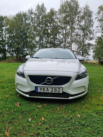 Volvo V40 6 of 14