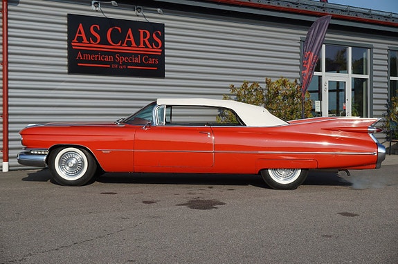 Cadillac Convertible 7 of 26