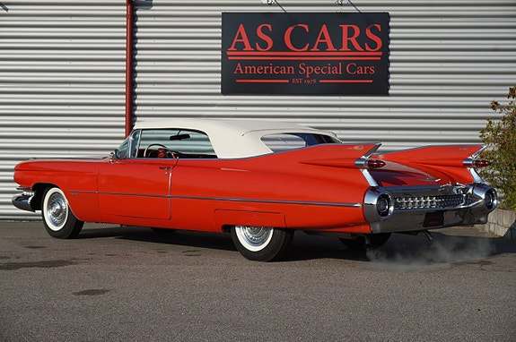 Cadillac Convertible 5 of 26