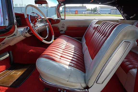 Cadillac Convertible 19 of 26