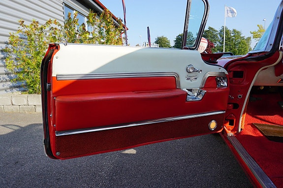 Cadillac Convertible 18 of 26