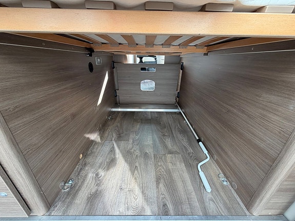 Carado *5.99m*8-växlad automat*Nya 140hk*Lithiumbatteri*Cockpit-panel* 16 of 23