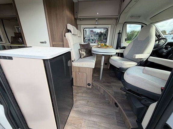Carado *5.99m*8-växlad automat*Nya 140hk*Lithiumbatteri*Cockpit-panel* 5 of 23