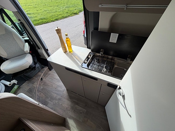 Carado *5.99m*8-växlad automat*Nya 140hk*Lithiumbatteri*Cockpit-panel* 12 of 23