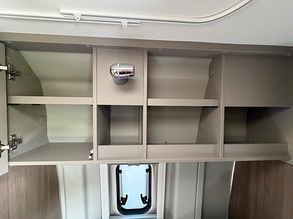 Carado *5.99m*8-växlad automat*Nya 140hk*Lithiumbatteri*Cockpit-panel* 11 of 23