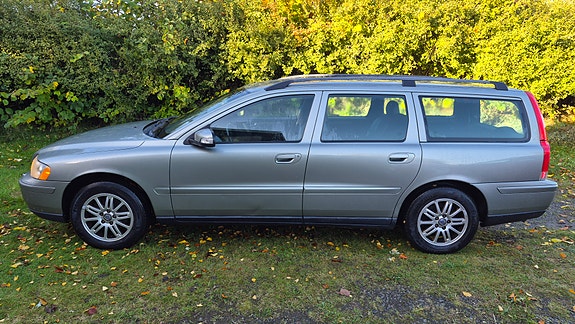 Volvo V70 2 of 14