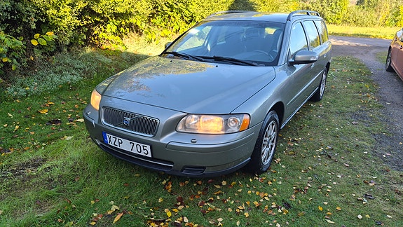 Volvo V70 3 of 14
