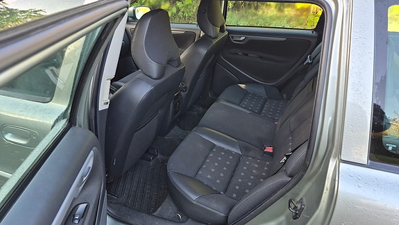 Volvo V70 7 of 14