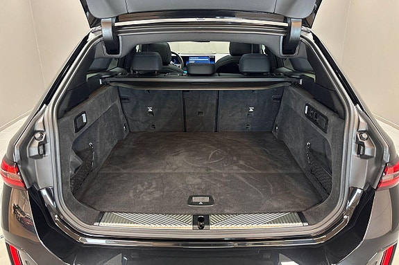 BMW 530e 15 of 17