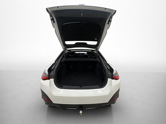 BMW i4 13 of 30
