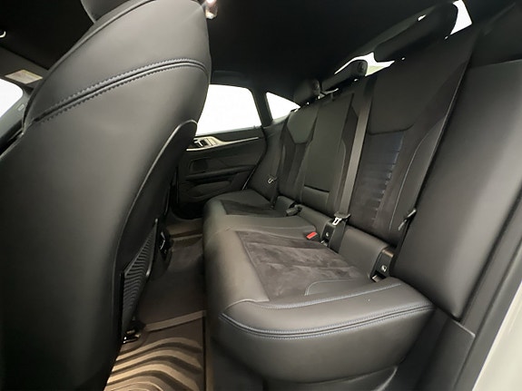 BMW i4 28 of 30