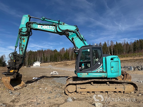 Grävmaskin Kobelco SK230SRLC-5E med skopor & pålaggregat 7 of 27