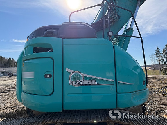 Grävmaskin Kobelco SK230SRLC-5E med skopor & pålaggregat 14 of 27