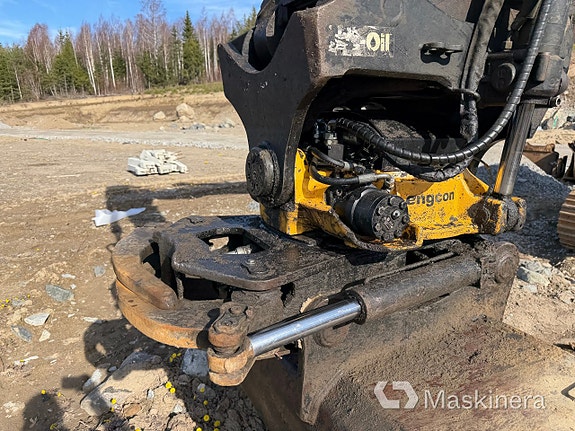 Grävmaskin Kobelco SK230SRLC-5E med skopor & pålaggregat 22 of 27