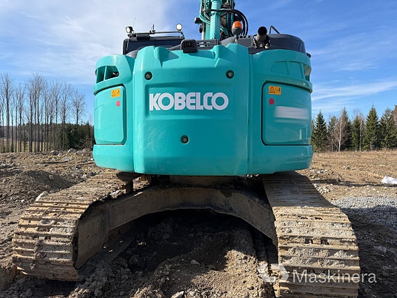 Grävmaskin Kobelco SK230SRLC-5E med skopor & pålaggregat 17 of 27