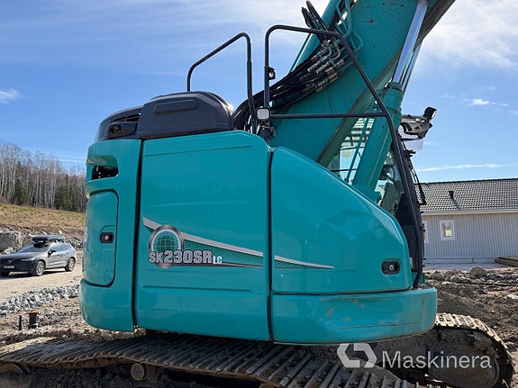 Grävmaskin Kobelco SK230SRLC-5E med skopor & pålaggregat 13 of 27