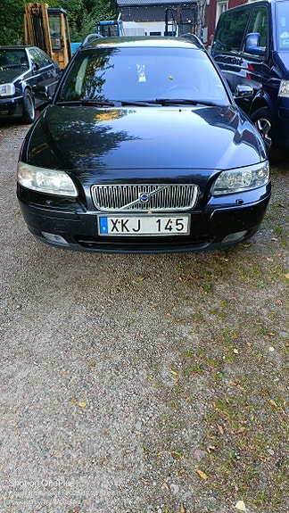 Volvo V70 2 of 4