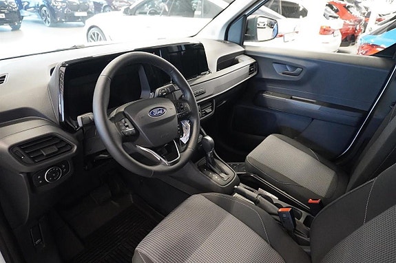 Ford Transit Courier 13 of 14